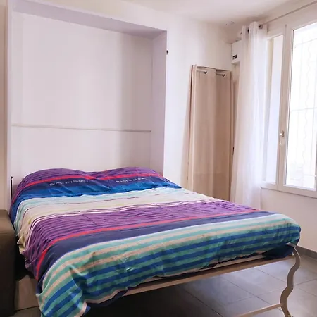 Le Nid Des Benedictins Daire Nîmes