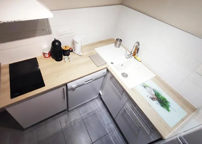 Le Nid Des Benedictins *